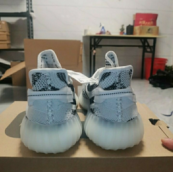 Yeezy boost 350 V2 Zebra - Picture 2 of 4